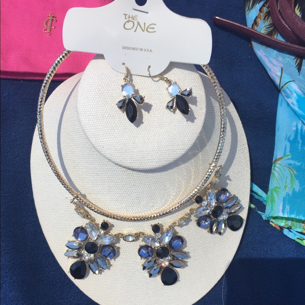 Necklace and earrings set!